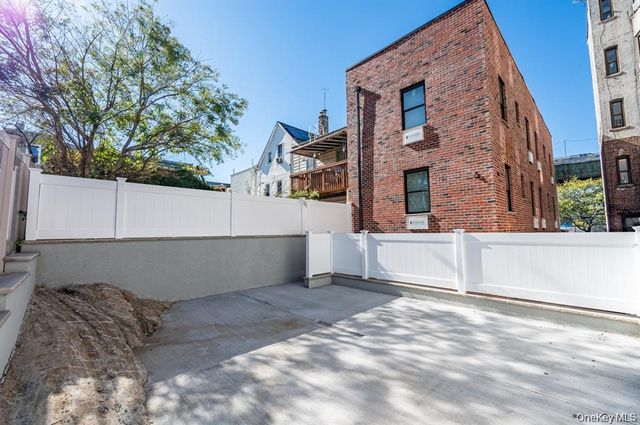 518 Morris Park, Bronx, NY 10460