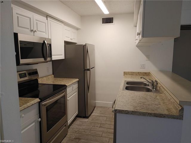 5311 Summerlin RD 1109, Fort Myers, FL 33919