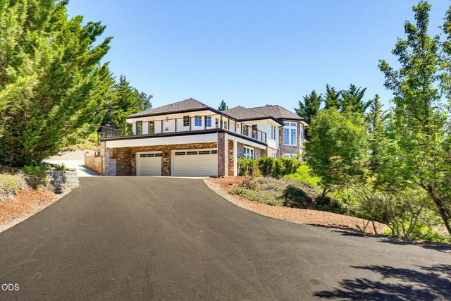 1544 Satellite Drive, Medford, OR 97504