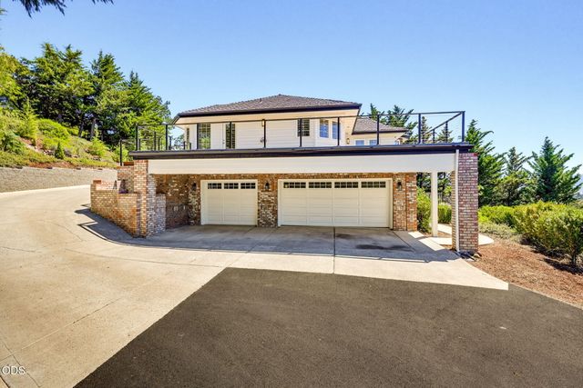 1544 Satellite Drive, Medford, OR 97504