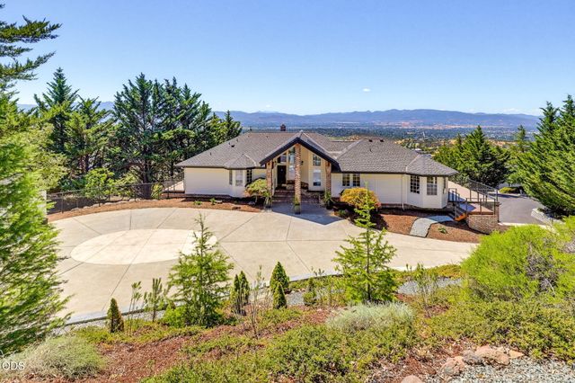 1544 Satellite Drive, Medford, OR 97504