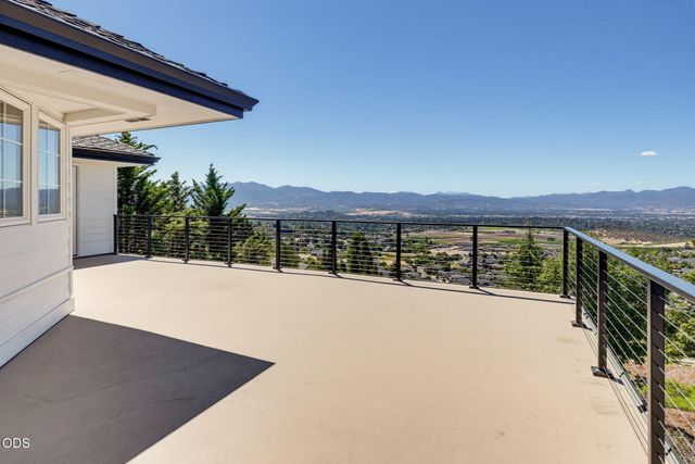 1544 Satellite Drive, Medford, OR 97504