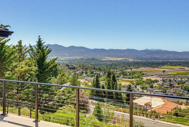 1544 Satellite Drive, Medford, OR 97504
