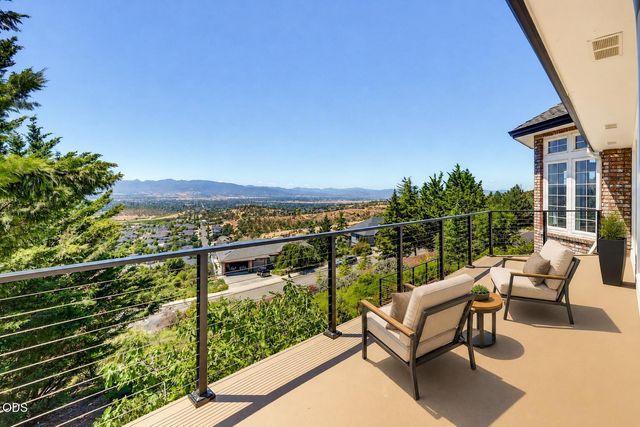 1544 Satellite Drive, Medford, OR 97504