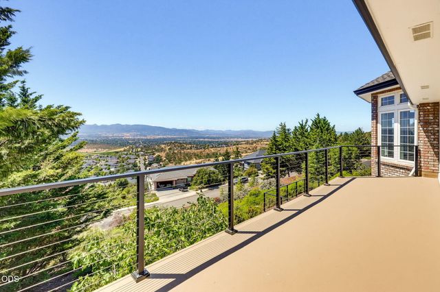 1544 Satellite Drive, Medford, OR 97504