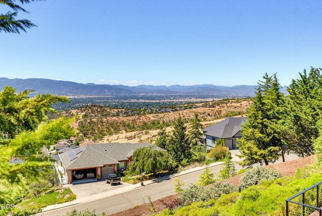 1544 Satellite Drive, Medford, OR 97504