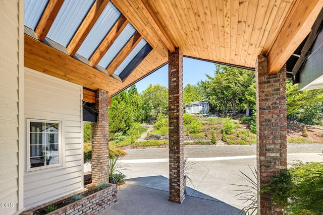 1544 Satellite Drive, Medford, OR 97504