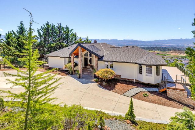 1544 Satellite Drive, Medford, OR 97504