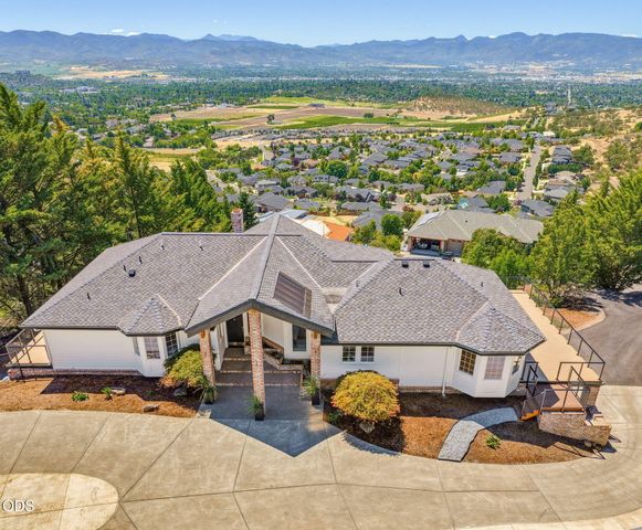 1544 Satellite Drive, Medford, OR 97504