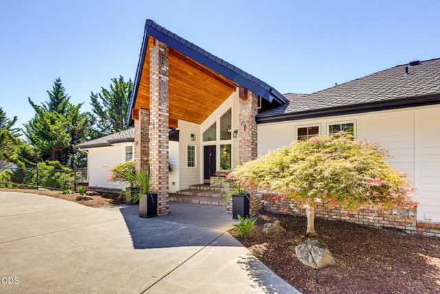 1544 Satellite Drive, Medford, OR 97504