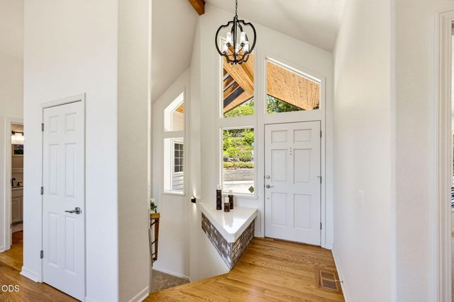 1544 Satellite Drive, Medford, OR 97504
