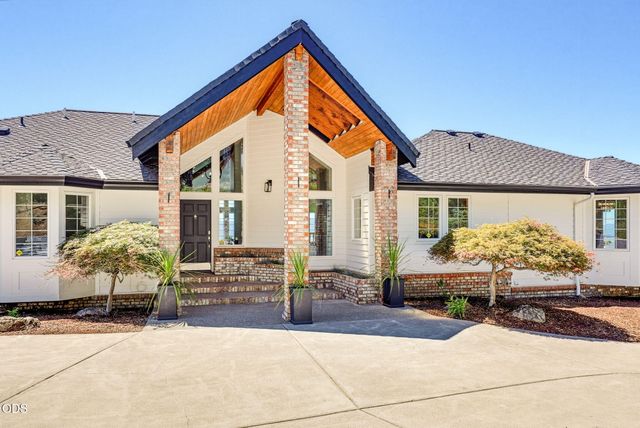 1544 Satellite Drive, Medford, OR 97504
