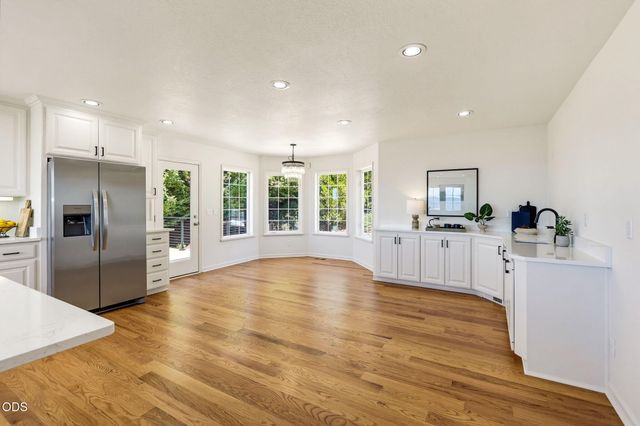 1544 Satellite Drive, Medford, OR 97504