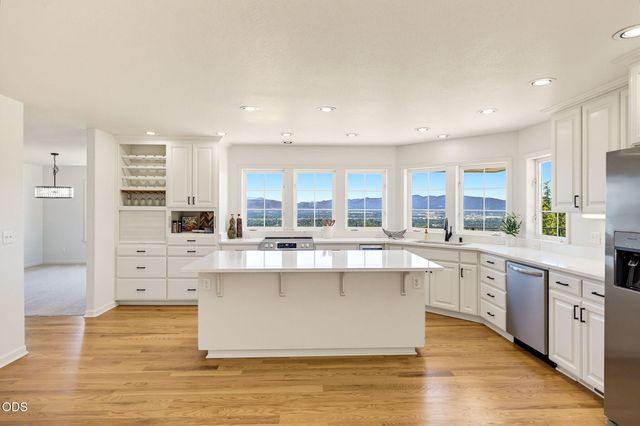 1544 Satellite Drive, Medford, OR 97504