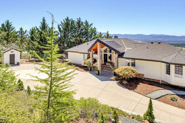 1544 Satellite Drive, Medford, OR 97504