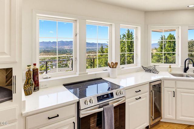1544 Satellite Drive, Medford, OR 97504
