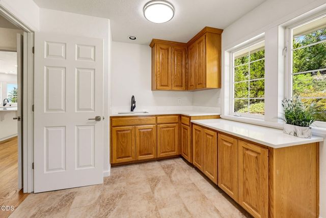 1544 Satellite Drive, Medford, OR 97504