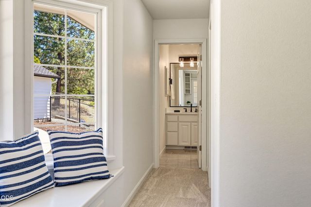 1544 Satellite Drive, Medford, OR 97504