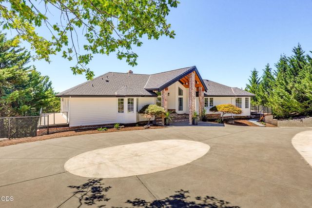 1544 Satellite Drive, Medford, OR 97504
