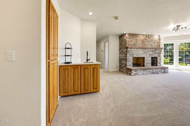 1544 Satellite Drive, Medford, OR 97504