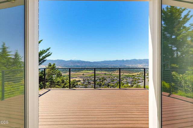 1544 Satellite Drive, Medford, OR 97504