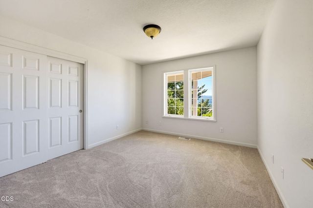 1544 Satellite Drive, Medford, OR 97504