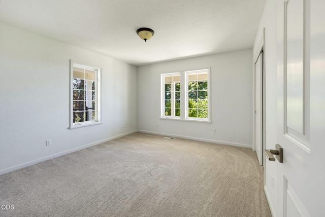 1544 Satellite Drive, Medford, OR 97504