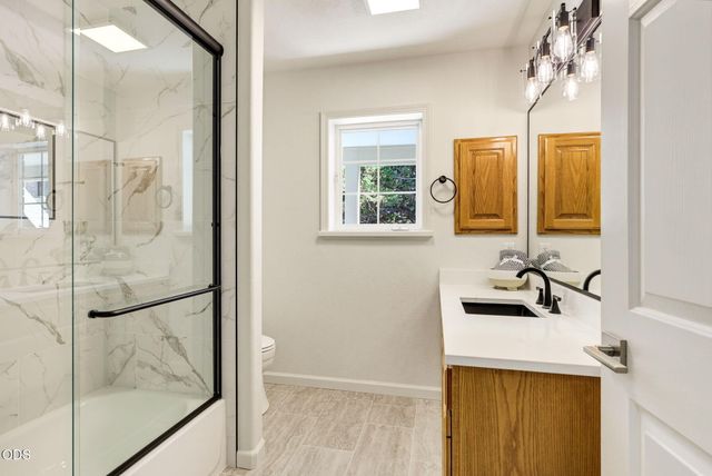 1544 Satellite Drive, Medford, OR 97504