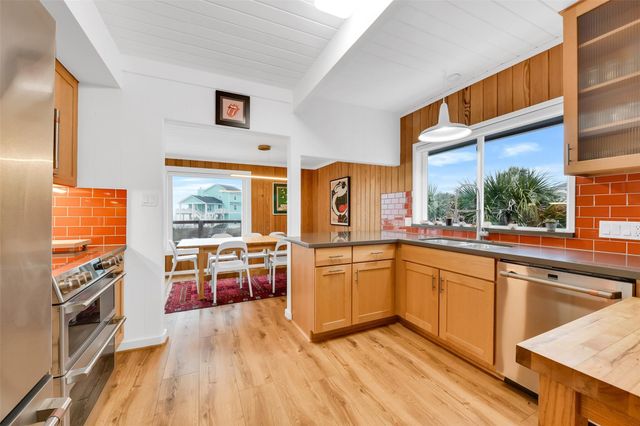 4227 Maison Rouge Court, Galveston, TX 77554