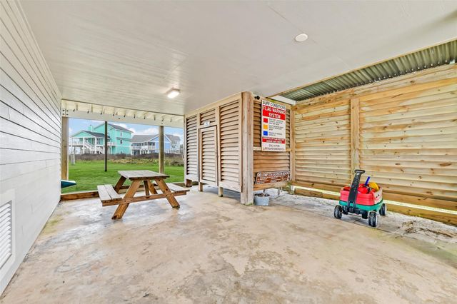 4227 Maison Rouge Court, Galveston, TX 77554