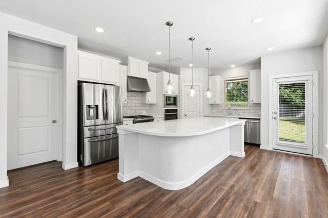 8017 Whisper Grove Drive, Magnolia, TX 77354