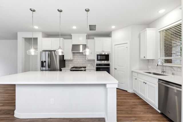 8017 Whisper Grove Drive, Magnolia, TX 77354