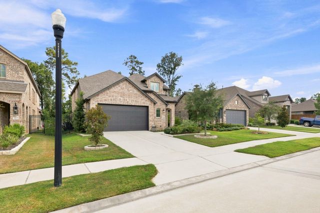 8017 Whisper Grove Drive, Magnolia, TX 77354