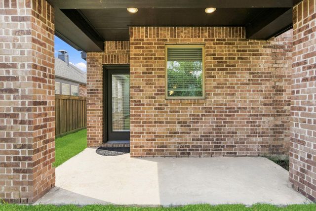 8017 Whisper Grove Drive, Magnolia, TX 77354