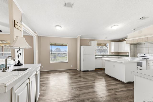 25111 Sandview, San Antonio, TX 78264