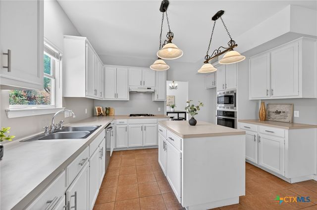 1124 Oaklands Drive, Round Rock, TX 78681