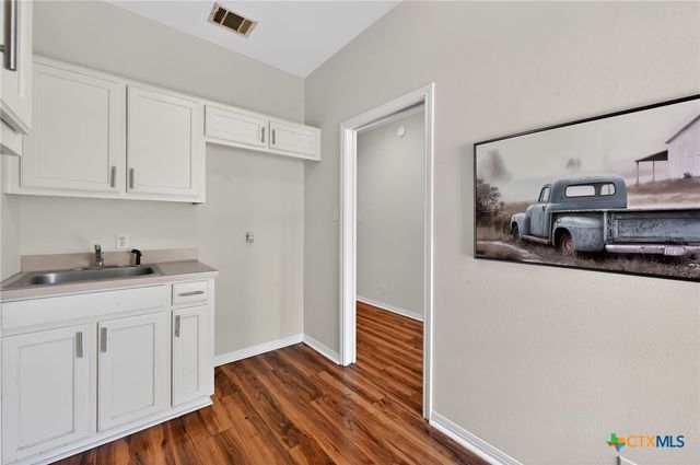 1124 Oaklands Drive, Round Rock, TX 78681