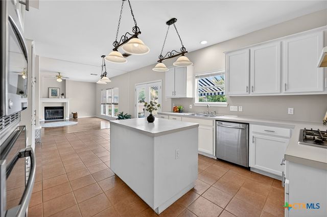 1124 Oaklands Drive, Round Rock, TX 78681