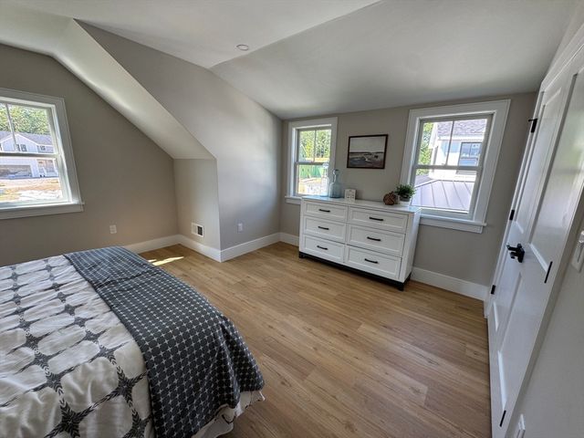 21 Josiah Path, Falmouth, MA 02540