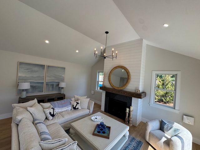21 Josiah Path, Falmouth, MA 02540