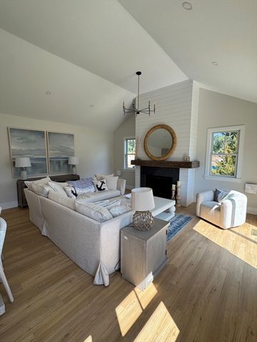 21 Josiah Path, Falmouth, MA 02540