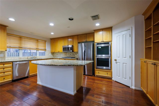 50 Lightwood Trace, The Woodlands, TX 77382