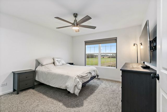 2563 Bella Drive, Pingree Grove, IL 60140