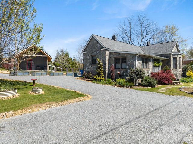 60 W Morgan Street, Brevard, NC 28712