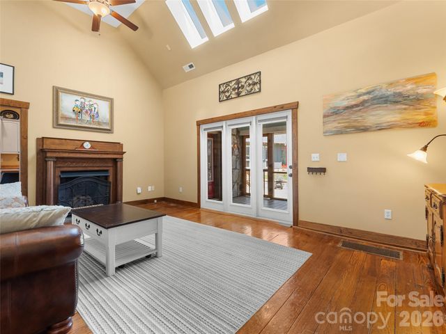 60 W Morgan Street, Brevard, NC 28712