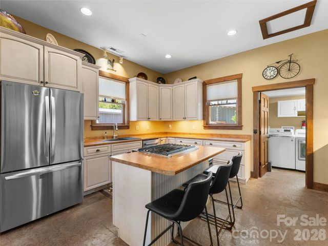 60 W Morgan Street, Brevard, NC 28712