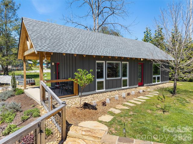 60 W Morgan Street, Brevard, NC 28712