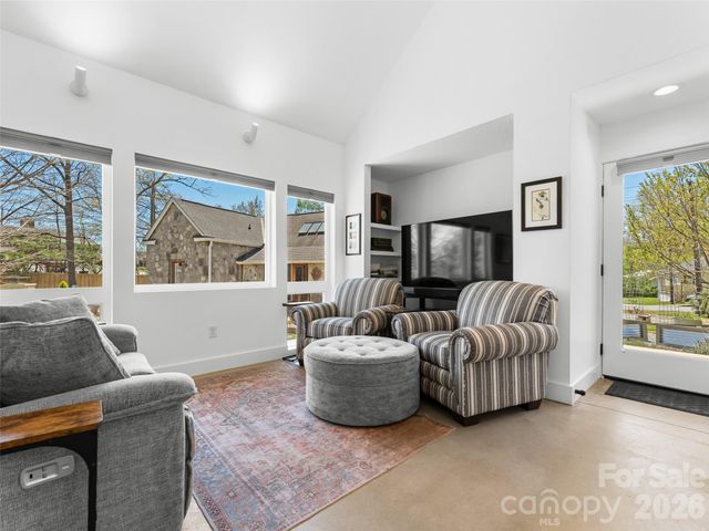 60 W Morgan Street, Brevard, NC 28712