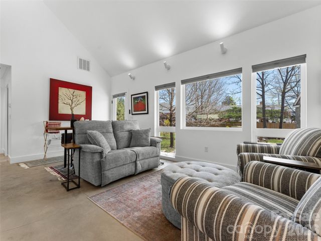 60 W Morgan Street, Brevard, NC 28712