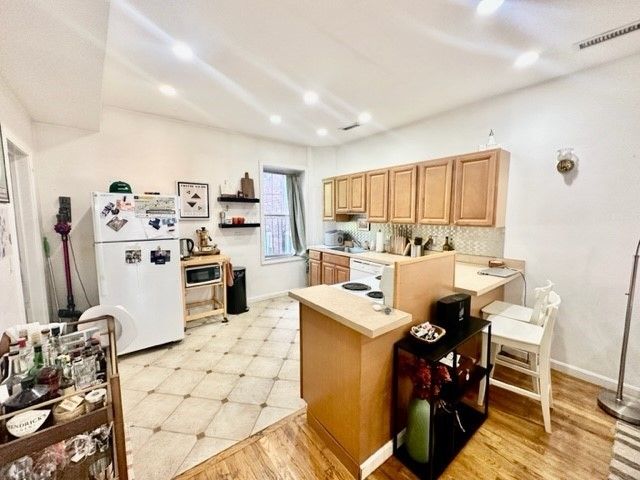 111 Salem 2, Boston, MA 02113